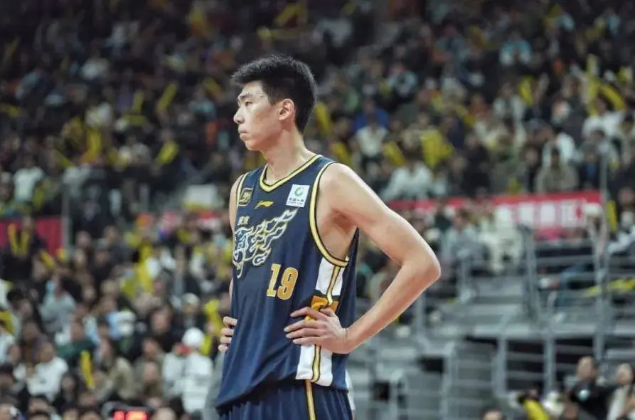 出场的时间, 留在广东队, 东队中锋徐 出场的时间, 留在广东队, 东队中锋徐