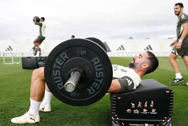 场比赛, 周内进行, 根据