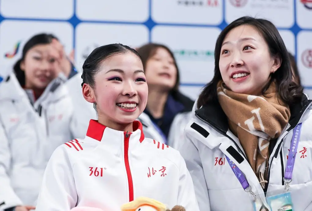 赞道, 历干净得像, 扑在教练怀 赞道, 历干净得像, 扑在教练怀